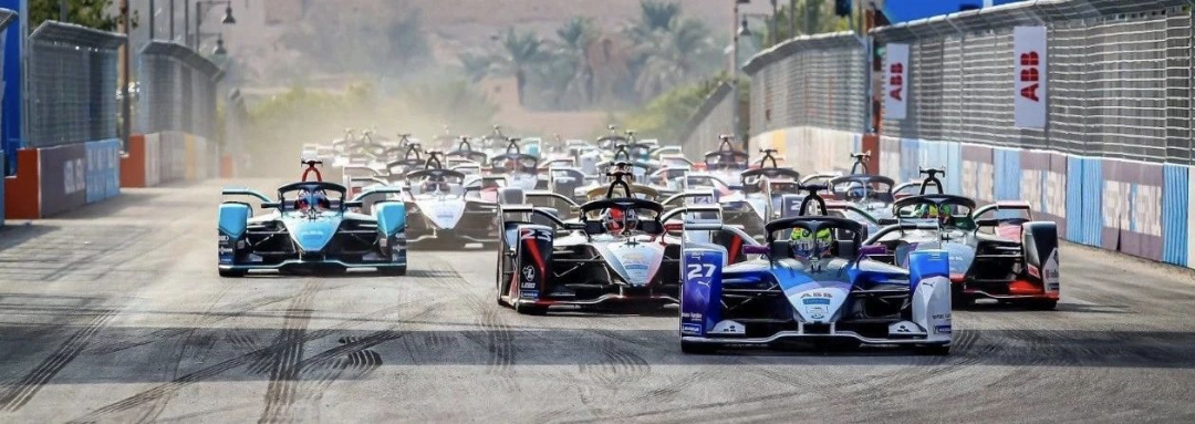 新f1空气桨电动赛车_探索电动汽车在赛车中的应用_赛车实验