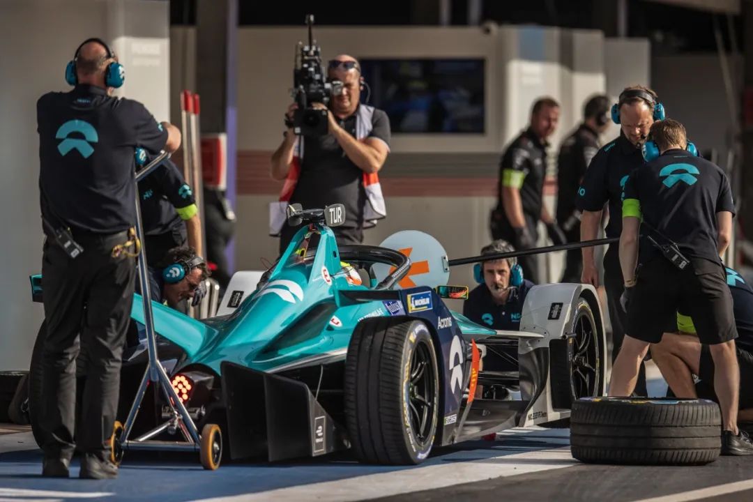 探索电动汽车在赛车中的应用_赛车实验_新f1空气桨电动赛车