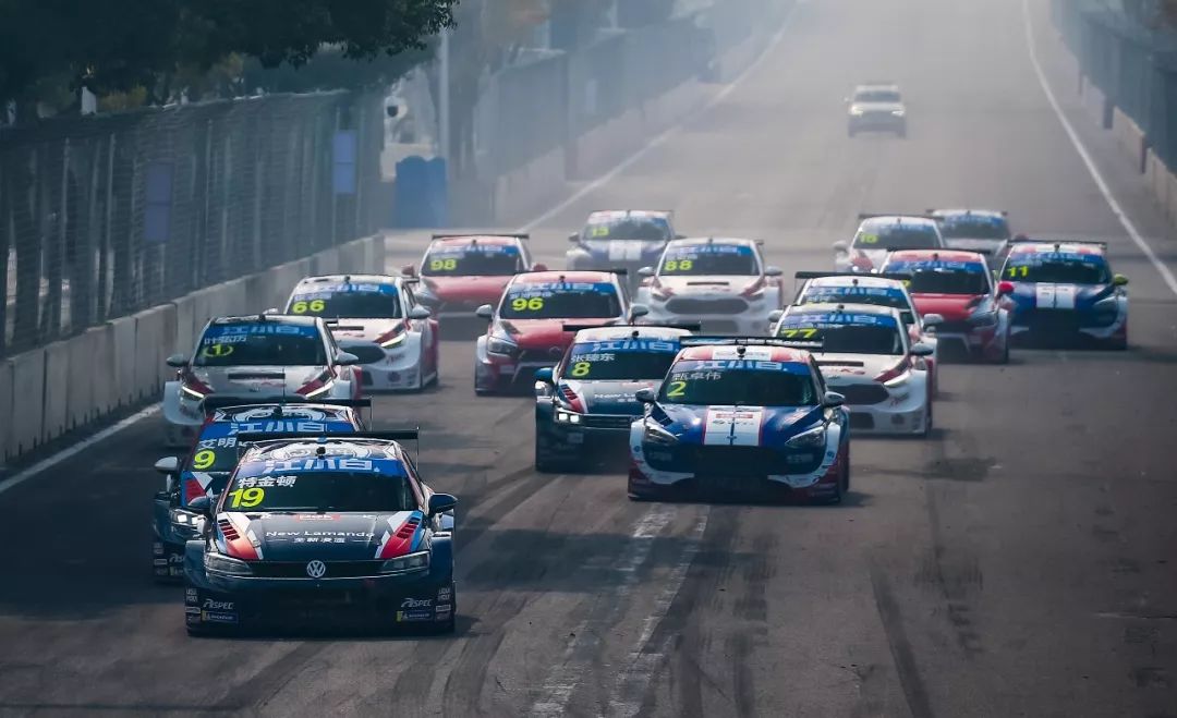 赛车实验_新f1空气桨电动赛车_探索电动汽车在赛车中的应用