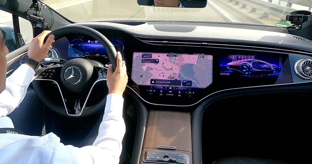 探索电动汽车在赛车中的应用_电动卡丁赛车赛道要求_f1空气桨电动赛车原理